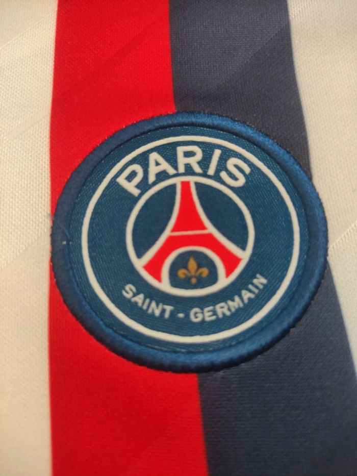 Tenue de foot PSG, Nike Authentique Officiel taille enfant 5/6 ans, Neuf - photo numéro 3