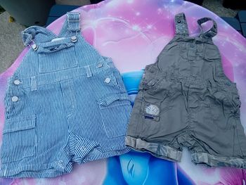 Lot de 2 salopettes short garçon 6 mois tbe