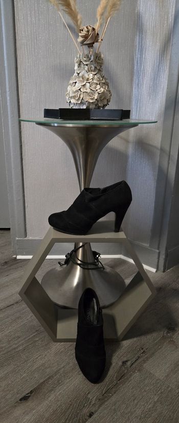 Chaussures femmes à talons in extnoires en daim T39