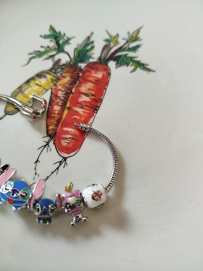 Bracelet stitch Disney neuf avec 8 charm 19 cm - photo numéro 4