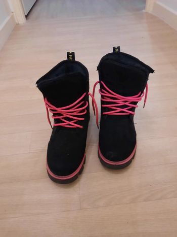Magnifiques bottines fourrées noir et rose pointure 39