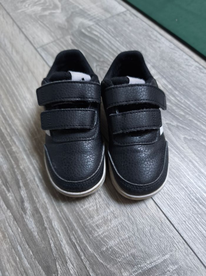 Chaussure enfant adidas - photo numéro 2