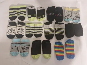 Lot de 11 paires de chaussettes soquettes 23-26 Ucs llc + modèles divers sans marque