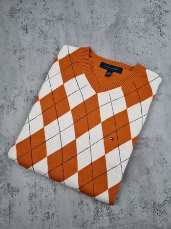 Pull col V Tommy Hilfiger orange à losanges – Taille M Homme