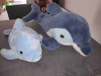 Lot 2 peluches dauphin 