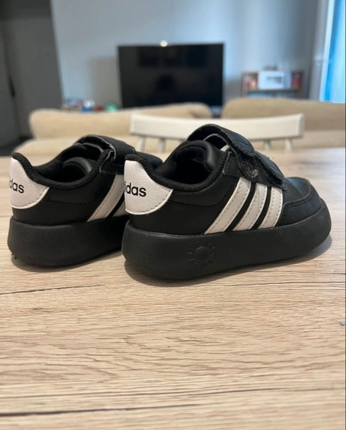 Basket Adidas bébé
