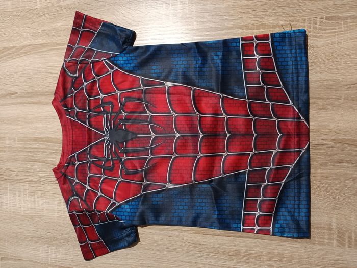 T-shirt Spiderman taille 100cm - photo numéro 4