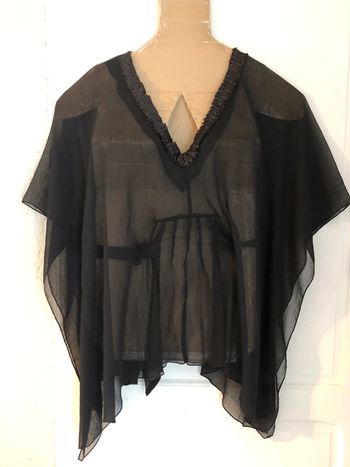 BB- Tunique noire en voile encolure en perles