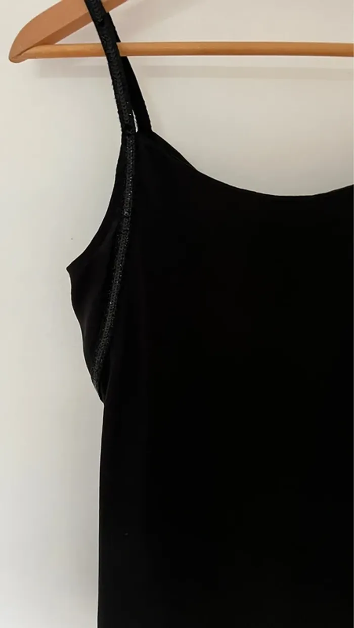 Top noir strass à bretelles habillé sur les emmanchures - photo numéro 4