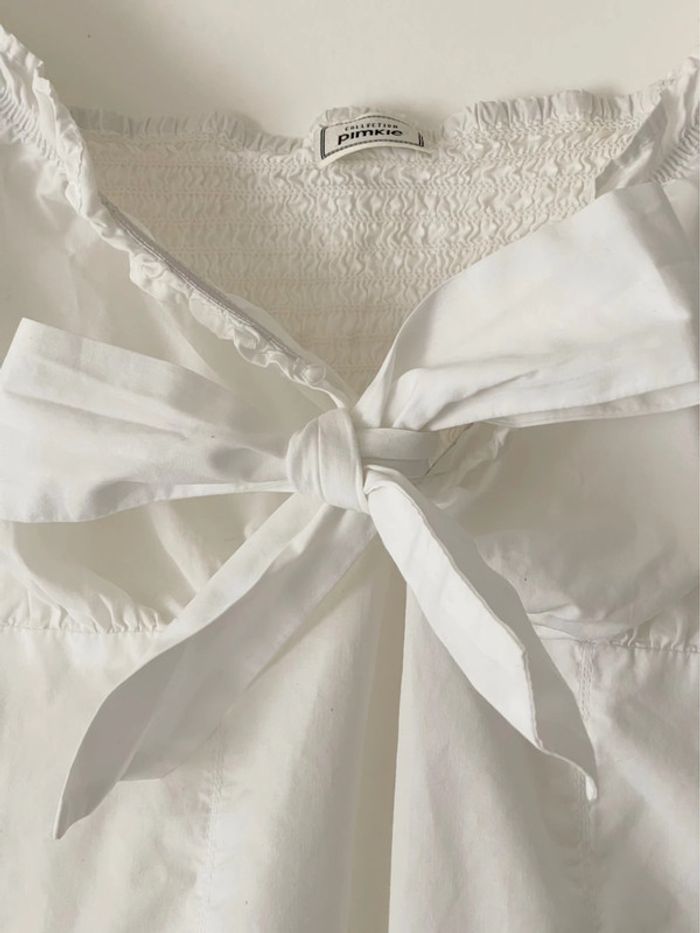 Magnifique crop top blanc en coton à nouer avec un gros noeud sur le devant - photo numéro 5