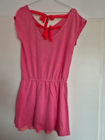 Robe rose camaïeu avec rubans à nouer dans le dos