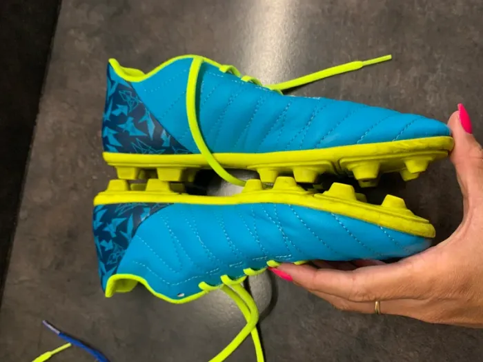 Crampons de foot décathlon taille 35 - photo numéro 4