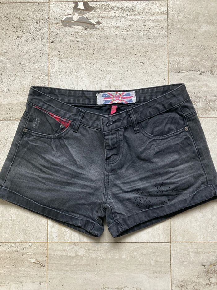 Short noir