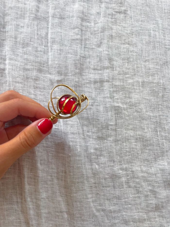 Bracelet doré et pierre rouge fait main - photo numéro 6
