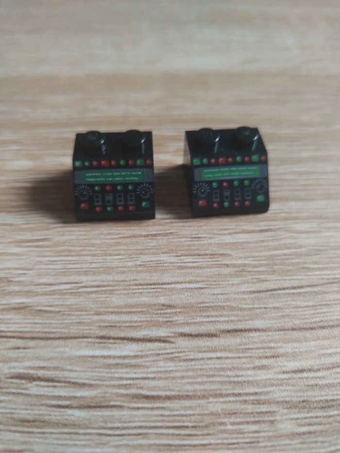 Lego lot 2 tuiles pente 2x2 réf 3039pb048 - photo numéro 2