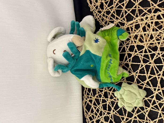 DOUDOU ET COMPAGNIE SOURIS MARIONNETTE VERTE SOLEIL BOUCLETTE - photo numéro 2