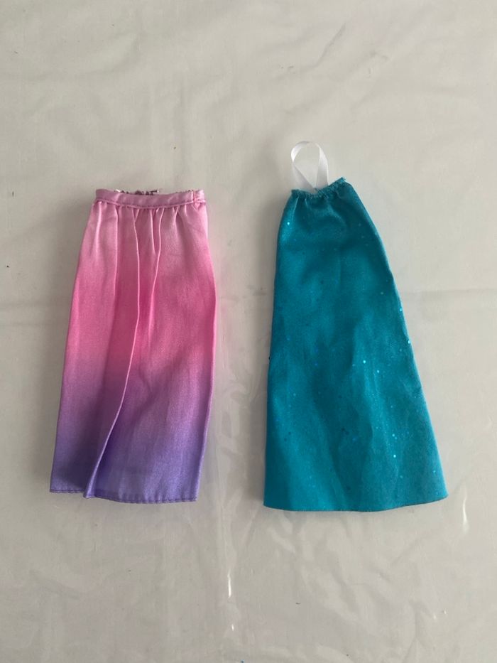 Lot vêtements Barbie – Jupe dégradée & Cape pailletée