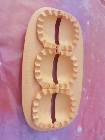 Moule a raviolis/chaussons - Tupperware 