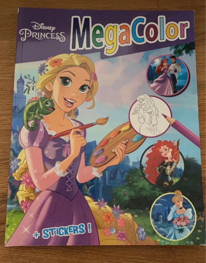 Livre coloriage neuf Disney avec stickers princesses