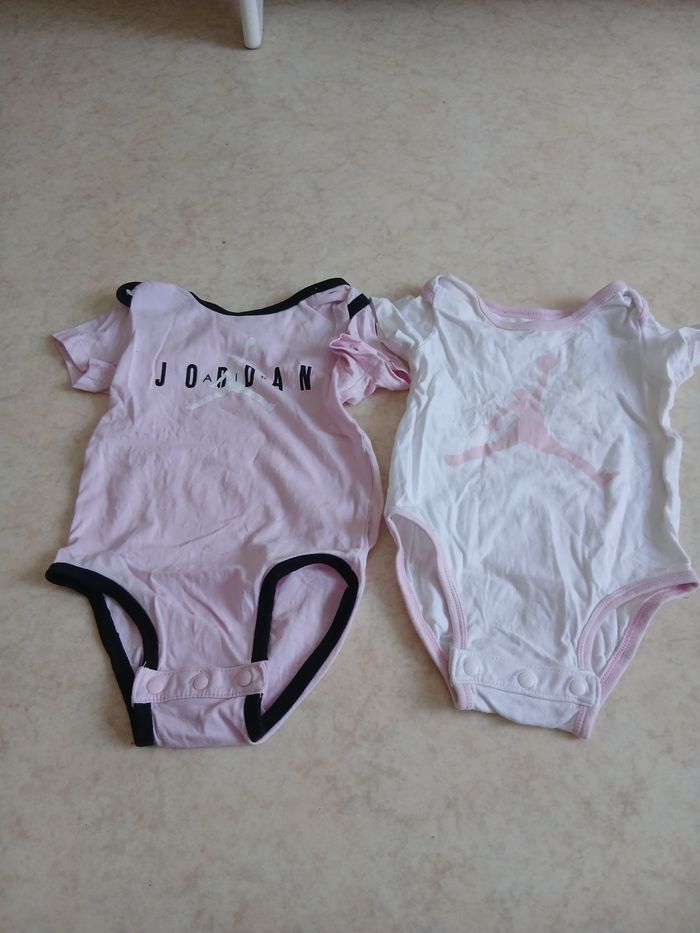 Lot de 2 bodies Jordan - photo numéro 2