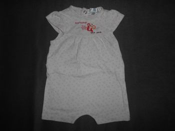Combi-short, taille: 1 mois à 0,50 EURO