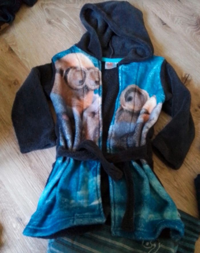 Pyjamas et peignoir garçon 4 ans bon état - photo numéro 4