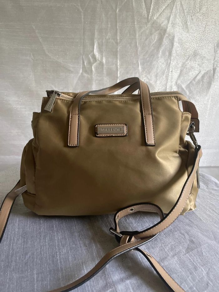 Élégant sac Torrente beige en très bon état