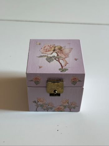 Boîte à dents en bois violet pastel à motifs floraux