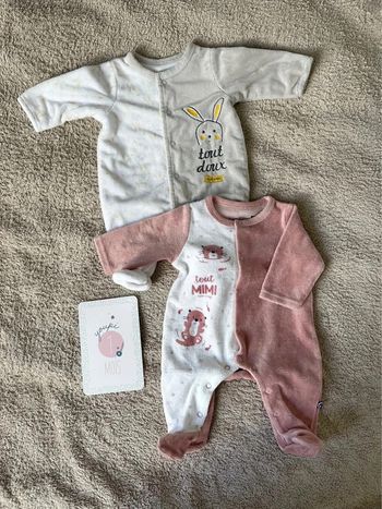 Lot de pyjama, grenouillère, sucre d’orge