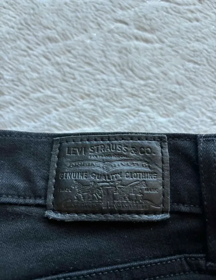Jean Lévi’s 724 premium high rise straight droit noir taille mi haute W27 36/38 S/M parfaite état - photo numéro 2