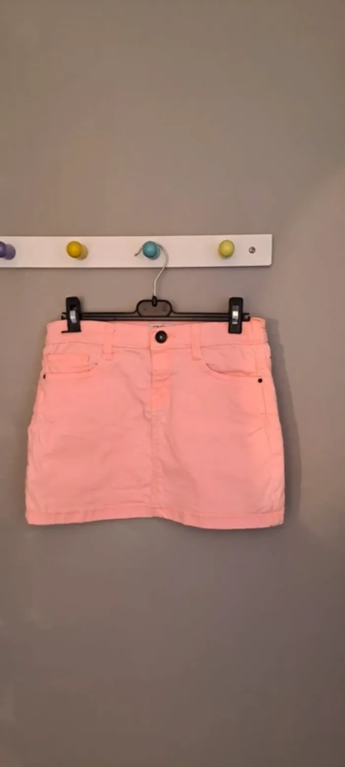 Jupe courte orangée - Marque Vitamine - Taille 12 ans - Très bon état.