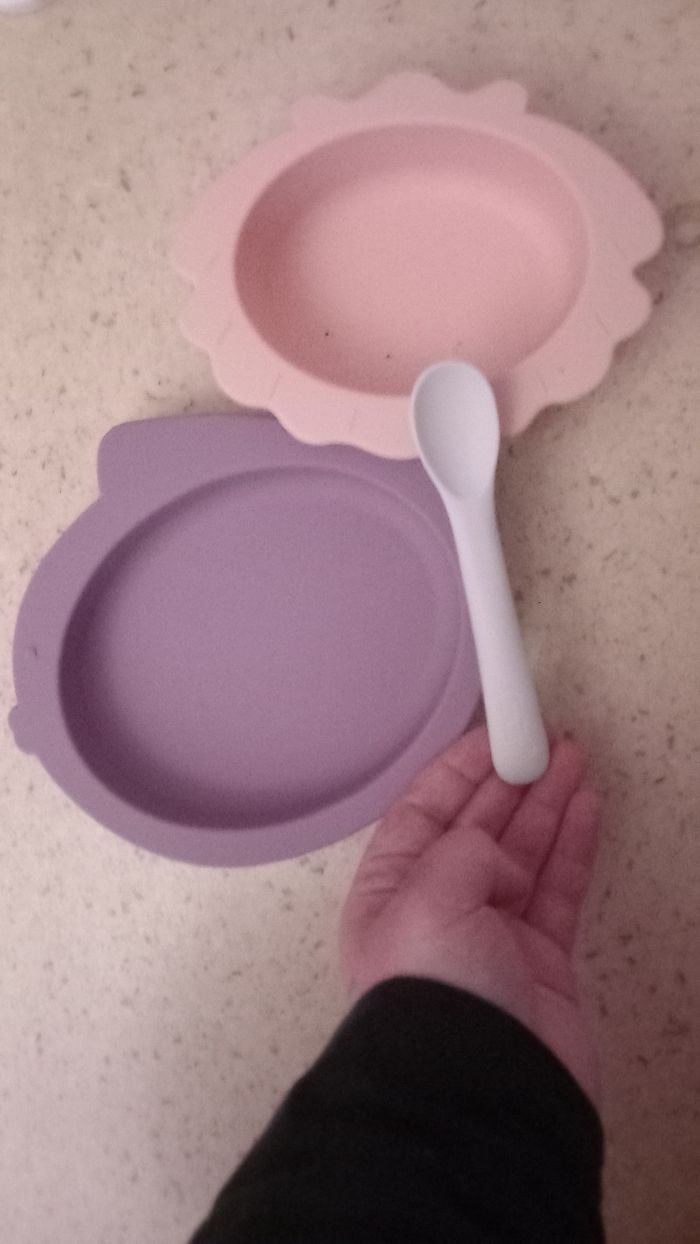 Assiette en silicone avec sa cuillère neuf - photo numéro 2