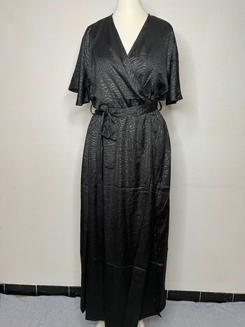 Longue robe portefeuille noire un peu satinée S/M