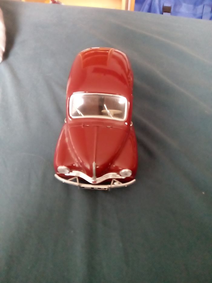 Renault 4CV a l'échelle 1/17 - photo numéro 2