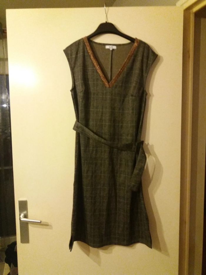 Belle robe Prince de Galles avec ceinture
