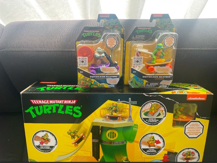 Skatepark Tortues Ninja + 2 figurines avec accessoires – Neuf - photo numéro 2