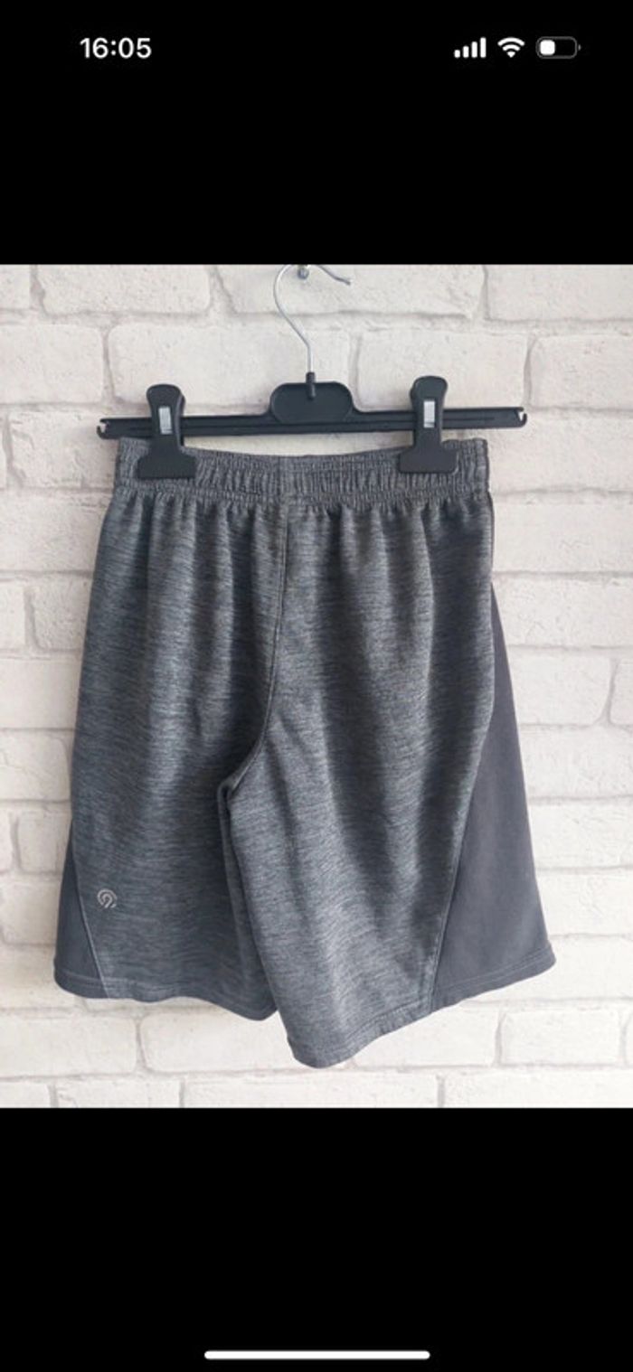 Short Champion taille 8 / 10 ans - photo numéro 2