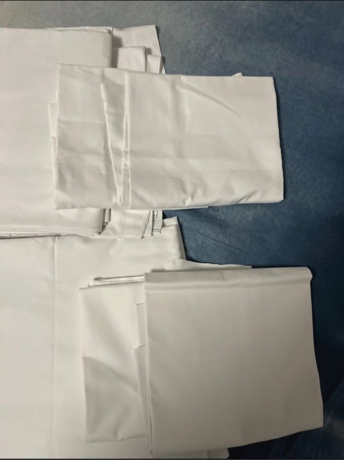 Draps blancs neuf avec étiquette taille 190/200