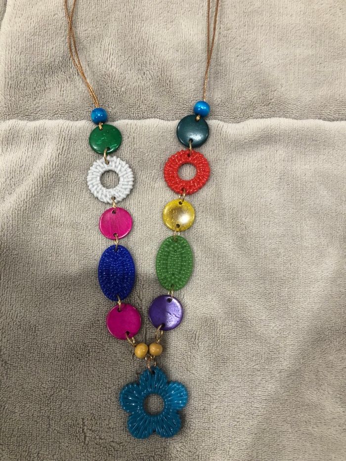 Collier multicolore neuf