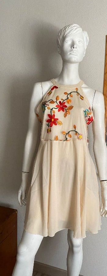 Robe brodée