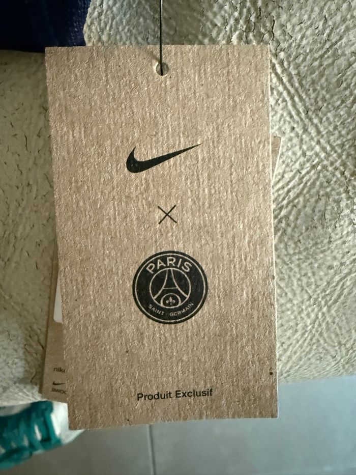 Maillot PSG « Champion of Europe » Neuf - Taille M - photo numéro 4