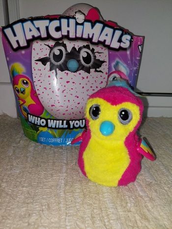 Peluche interactive robot Spin Master penguala Hatchimals