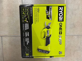 Sécateur ryobi marque:ryobi  neuf
