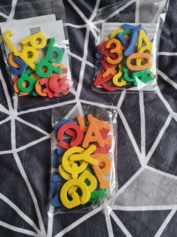 Lettres et chiffres magnétique et éducatif