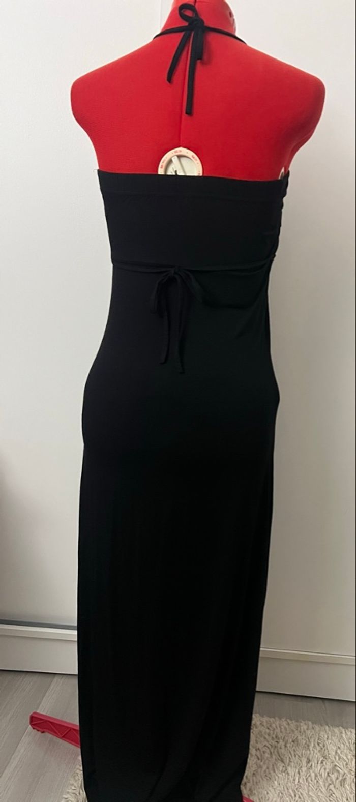 Robe longue drapée noire - photo numéro 4