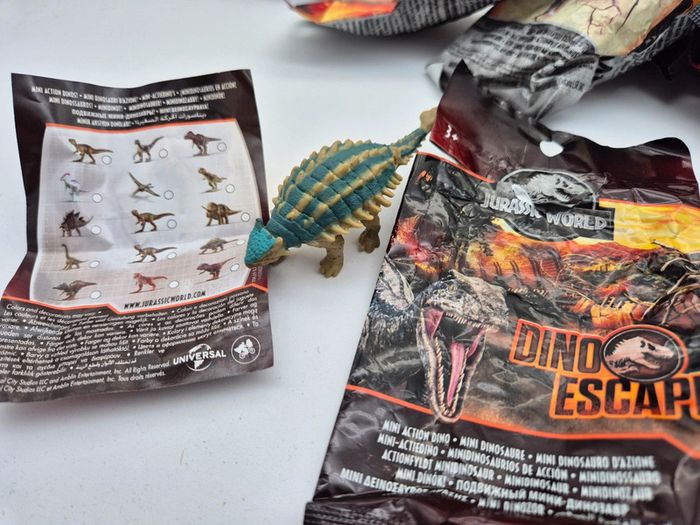 🦕 Sachets surprise Jurassic World – Figurines dinos à collectionner 🦖 - photo numéro 2