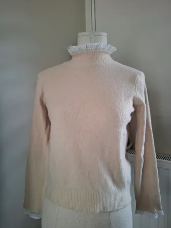 Pull Zara beige à col montant avec détails dentelle🤍