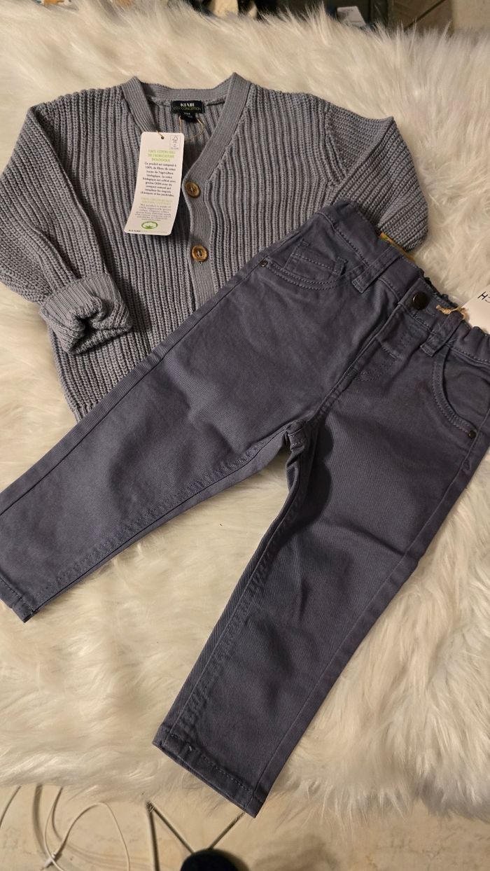 Neufs (non portés)🏷🏷 💙🤩😍ensemble gilet et jeans slim 18mois Garçon 😍🤩💙 - photo numéro 2