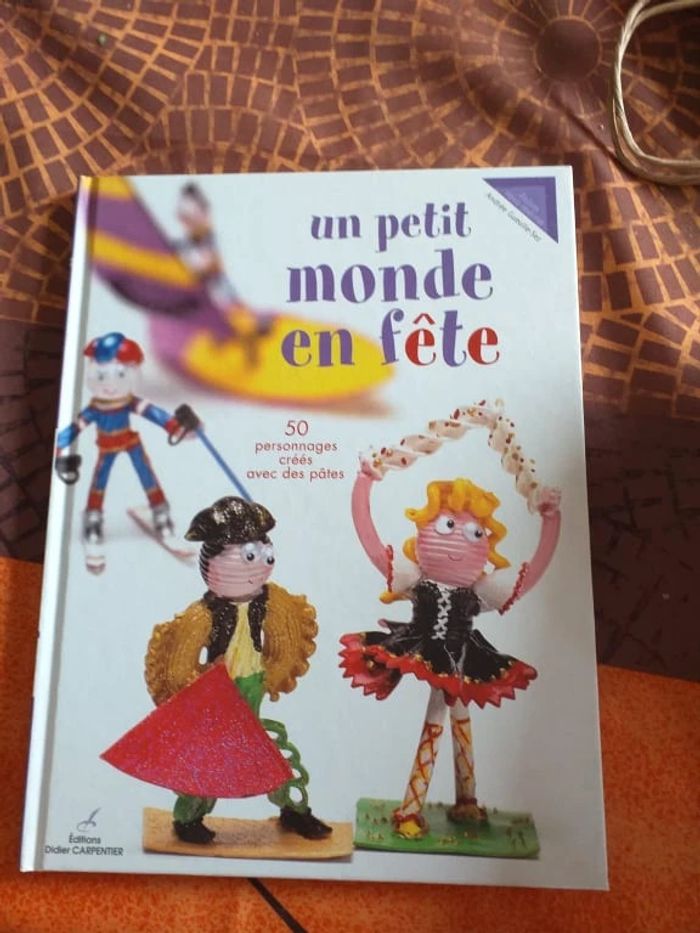 livre d animation un petit monde en fete - photo numéro 1