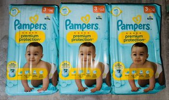 3 paquets de couches Pampers  taille 3